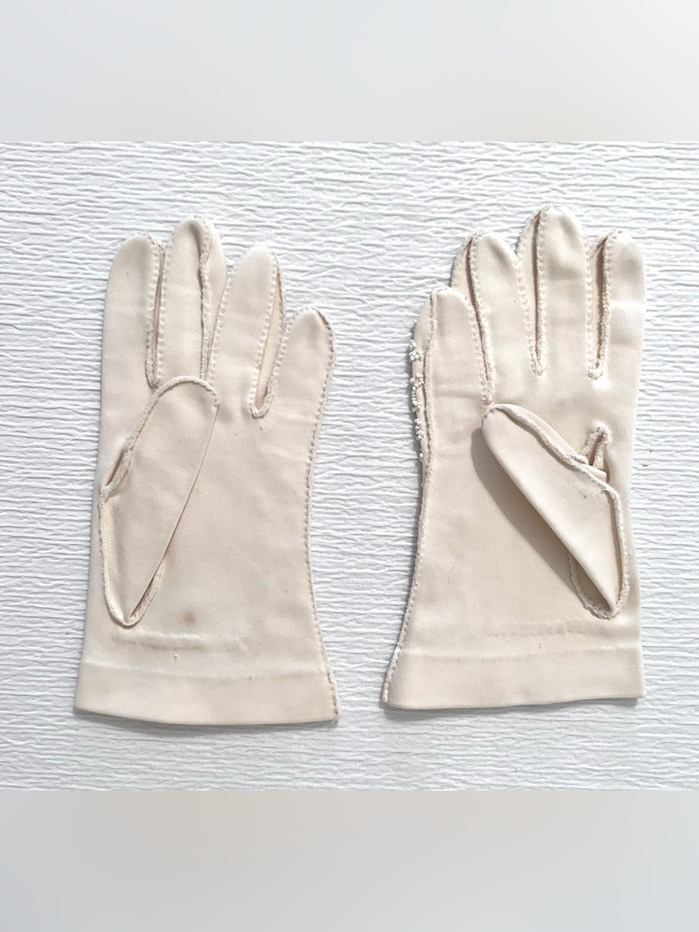 Women’s Elegant Vintage Off White Beaded Wedding Gloves - Picture 2 of 10